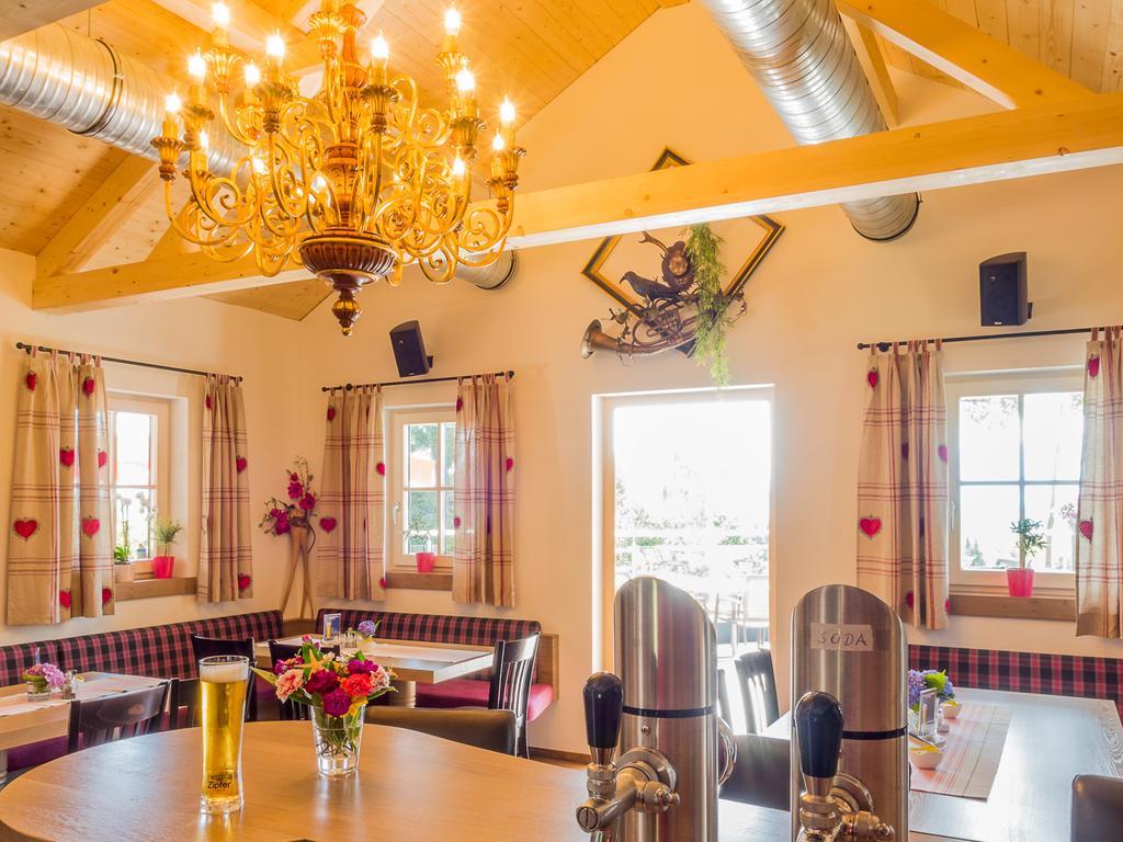 Siri's Einkehr Hotel Sankt Georgen im Attergau Luaran gambar