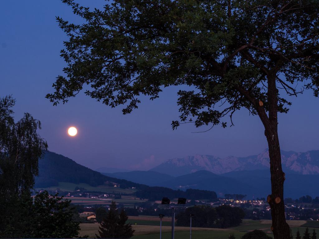 Siri's Einkehr Hotel Sankt Georgen im Attergau Luaran gambar